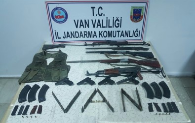 Silah Satarak PKK'ya Finans Sağlayan 2 Kişi Gözaltına Alındı