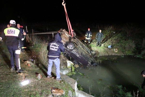 Araç su birikintisine uçtu: 5 ölü, 1 yaralı