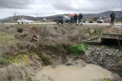 5 Kişiye Mezar Olan Kaza Yeri Vatandaşların Akınına Uğradı