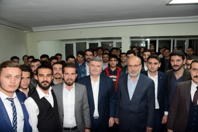 Başkan Akyürek, 'Yesevi Sohbetlerinde' Gençlerle Bir Araya Geldi