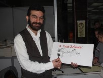 SANAT ATÖLYESİ - Büyüleyen Yazıları Çatalla Yazıyor