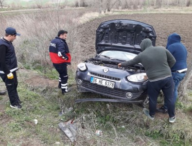 Çorum'da Otomobil Şarampole Uçtu Açıklaması 2 Yaralı