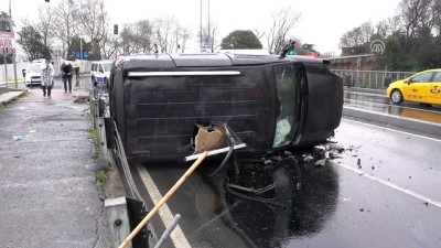 Fatih'te Bariyerlere Çarpan Otomobil Takla Attı Açıklaması 1 Yaralı