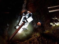 MEHMET YıLMAZ - Minibüs Dereye Uçtu Açıklaması 1 Ölü