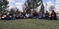 ÜNİVERSİTE KAMPÜSÜ - Öğrenciler Aşık Veysel'i Türküsüyle Andı