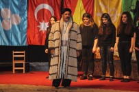 FETHİ SEKİN - Öğrencilerin Rol Aldığı Kızıl Elma Tiyatrosu Sahnelendi