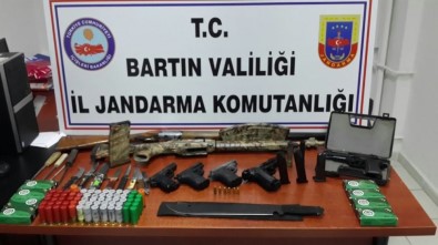 Bartın'da Silah Kaçakçısı Jandarma Ekiplerine Yakalandı