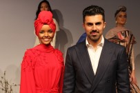 DEFİLE - Dünyaca Ünlü Tesettürlü Top Model Halima Aden İstanbul'da Podyuma Çıktı