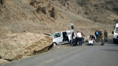 Eleşkirt'te Trafik Kazası Açıklaması 5'İ Asker 7 Yaralı