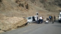 CEZAEVİ ARACI - Eleşkirt'te Trafik Kazası Açıklaması 5'İ Asker 7 Yaralı