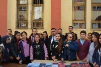 MEHMET YıLMAZ - Genç Kalemler Kitaplarını İmzaladı