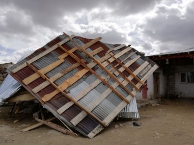 Horasan'da Fırtına Maddi Hasara Neden Oldu