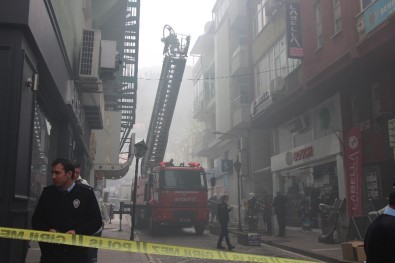 Amasya'da İş Merkezinde Korkutan Yangın