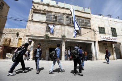 İsrail Güçleri, El Halil'de Filistinlilere Ait 2 Evi İşgal Etti