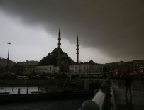 SAĞANAK YAĞMUR - İstanbul'da vatandaşlar yağışa hazırlıksız yakalandı