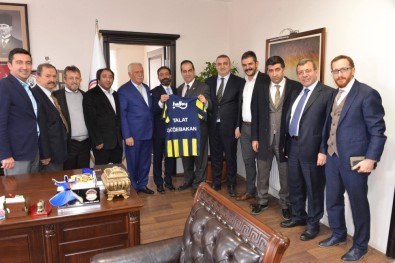 Mosturoğlu'ndan Göğebakan'a Fenerbahçe Forması