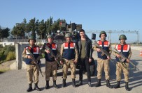 DINLER - Oyuncu Emre Dinler'den Mehmetçiğe Destek Ziyareti