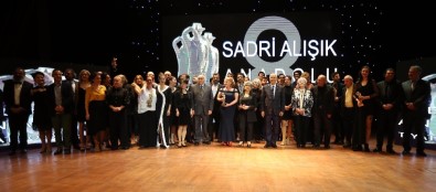 Sadri Alışık Ödülleri Yenimahalle'de Dağıtıldı