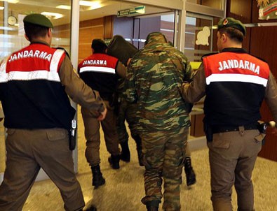 Edirne'de tutuklu bulunan 2 Yunan askeri için tutukluğun devamına karar verildi