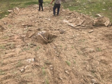 Alaşehir'de Lahit Parçaları Bulundu