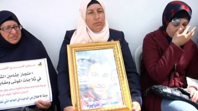 El Halil'de Şehit Cesetlerine El Koyan İsrail Protesto Edildi