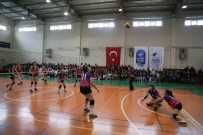 VOLEYBOL TAKIMI - Filenin şampiyonları kupalarını aldı