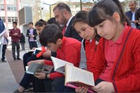 ERDOĞAN TURAN ERMİŞ - Görele'de 54. Kütüphane Haftası Meydanda Kitap Okunarak Kutlandı