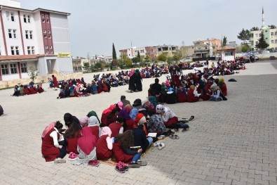 Kız Anadolu İmam Hatip Lisesinde Okuma Etkinliği