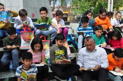 Milas'ta Açık Havada Kitap Okudular
