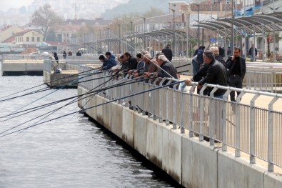 Oltasını Kapanın Akın Ettiği Mudanya'daki Sahil Bulvarı Eminönü'nü Aratmıyor
