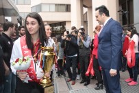 VOLEYBOL TAKIMI - THY, Şampiyon Kızlarını Ağırladı