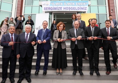 Vanlı Kadınların 'İlmek İlmek Emek' Sergisi Açıldı