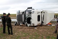 Aksaray'da Sebze Ve Meyve Yüklü Tır Devrildi Açıklaması 1 Yaralı