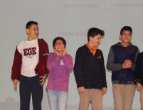 İZMIR İL MILLI EĞITIM MÜDÜRLÜĞÜ - Alperen'in Ablası, Gözyaşlarıyla Ödülünü Aldı