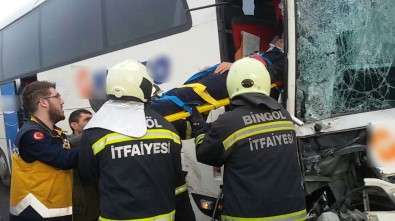 Bingöl'de 2 Otobüs Çarpıştı Açıklaması 7 Yaralı