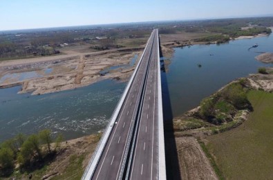 Edirne'de Başbakan Yıldırım'ın Açtığı Köprü Sayesinde Ulaşım Sağlanıyor