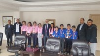 OSMAN GÜVEN - Kaymakam Güven İl İkincisi Badminton Takımını Ağırladı