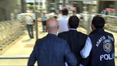 Kulak Isırma Davasında Onur Özbizerdik Hakkında Yakalama Kararı