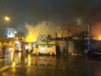 Oto Sanayi Sitesinde Büyük Yangın Açıklaması 6 İş Yeri Küle Döndü