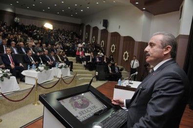 Selçuk'ta 'Anayasalar Ve Siyaset' Konferansı Yapıldı