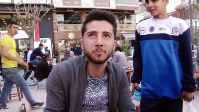 Siirtli Simitçiden 'Karaoke Mikrofonlu' Pazarlama Taktiği