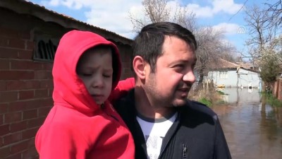 Tunca Nehri Taştı Bahçeleri Ve Ahırları Su Bastı