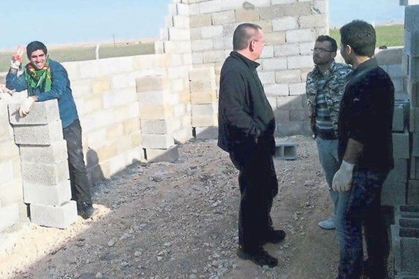 Emre Uslu Amerikalı papazı savundu