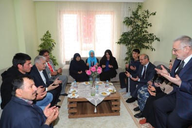 Başbakan Yıldırım'dan Konyalı Şehidin Ailesine Taziye Ziyareti
