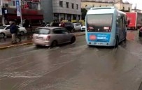 SAĞANAK YAĞMUR - İstanbul'da Dolu Etkili Oldu