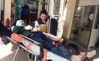 AHMET YESEVI - Motosiklet Otomobile Çarptı Açıklaması 2 Yaralı