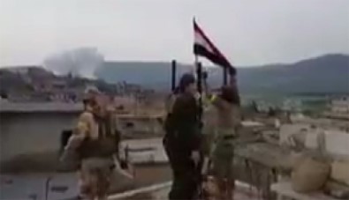 TSK ve ÖSO Racu'ya girdi, rejim bayrağını indirdi
