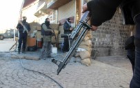 LAV SİLAHI - Hakkari'de Silah Ve Mühimmat Ele Geçirildi