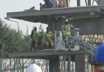 İTFAİYE MERDİVENİ - İstanbul'da 3 İşçi Çatıdan Düştü