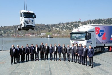 Mercedes-Benz Türk'ten 500 Adetlik Kamyon Teslimatı